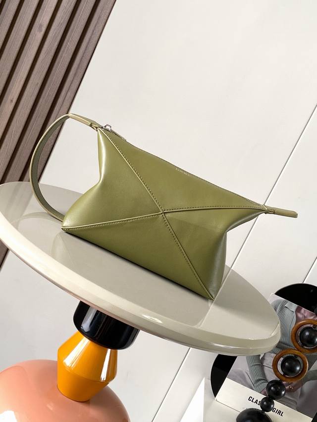 New shiny cow leather Puzzle Fold shiny cow leather toiletry bag draws inspirat