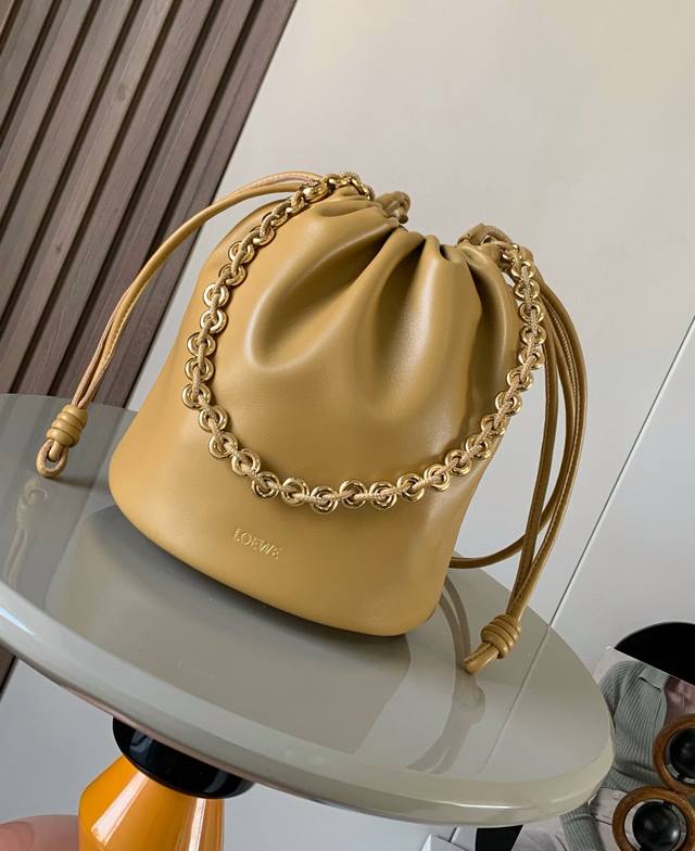 New Flamenco Purse Bucket in soft nappa leather The new Flamenco Purse bag feat