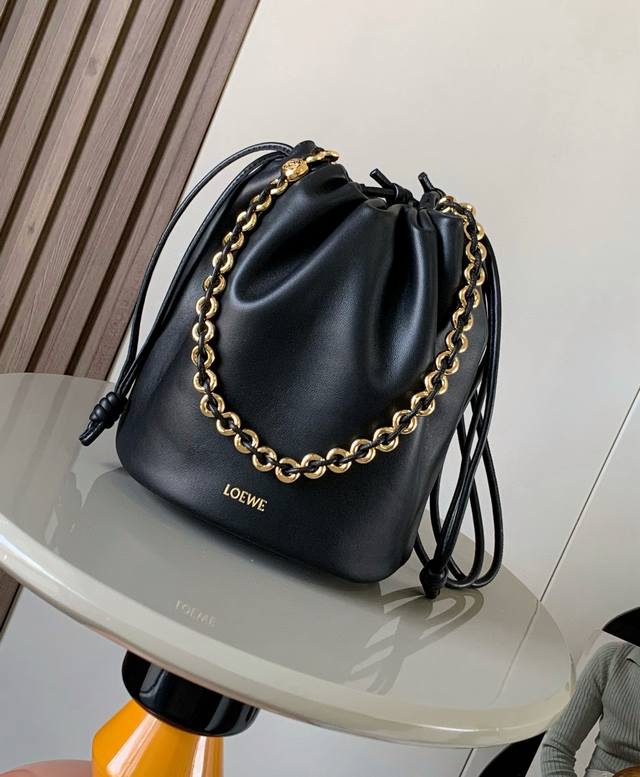 New Flamenco Purse Bucket in soft nappa leather The new Flamenco Purse bag feat