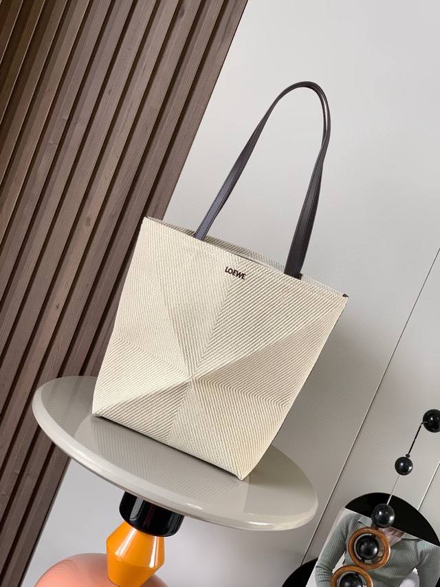 Puzzle Fold Handbag in Cotton Jacquard The Puzzle Fold Handbag draws inspiratio