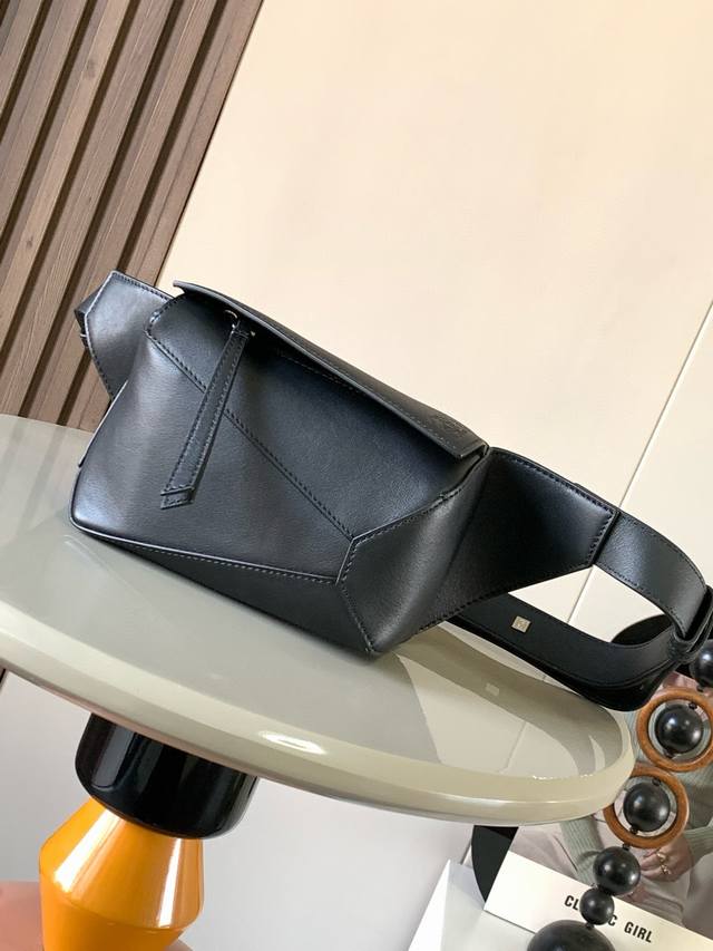 New mini classic cow leather Puzzle waist bag The rectangular shape and precise