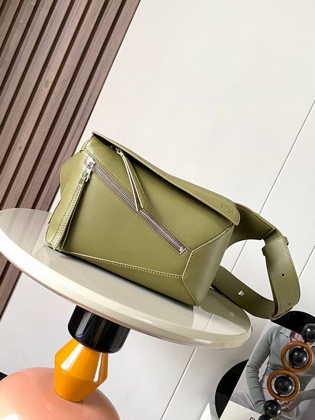 New small classic cow leather Puzzle waist bag The rectangular shape and precis