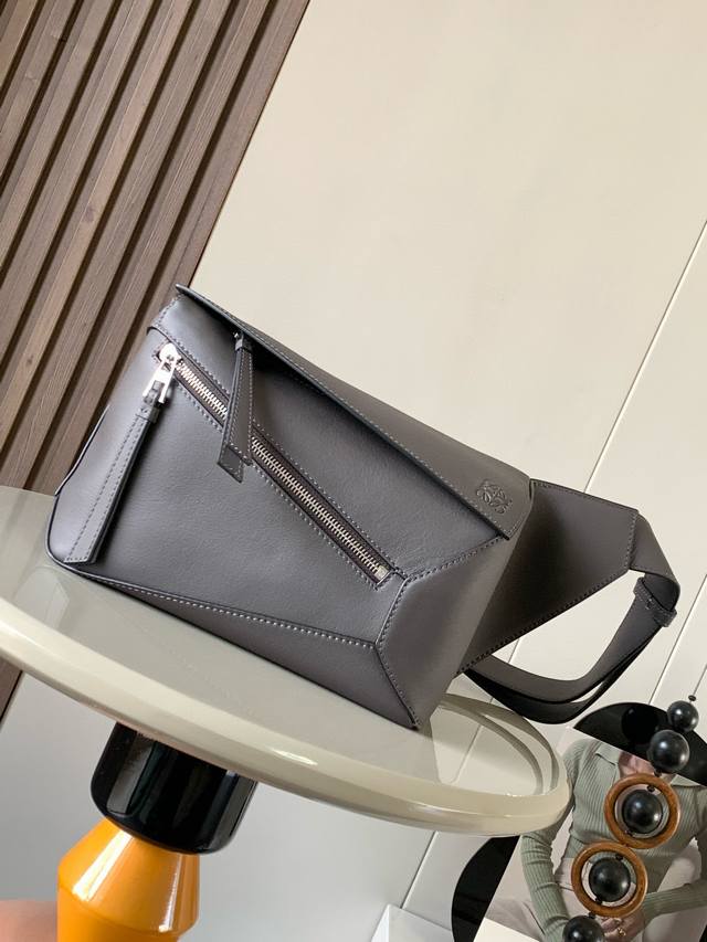 New Small Classic Cowhide Puzzle Waist Bag The rectangular shape and precise cu