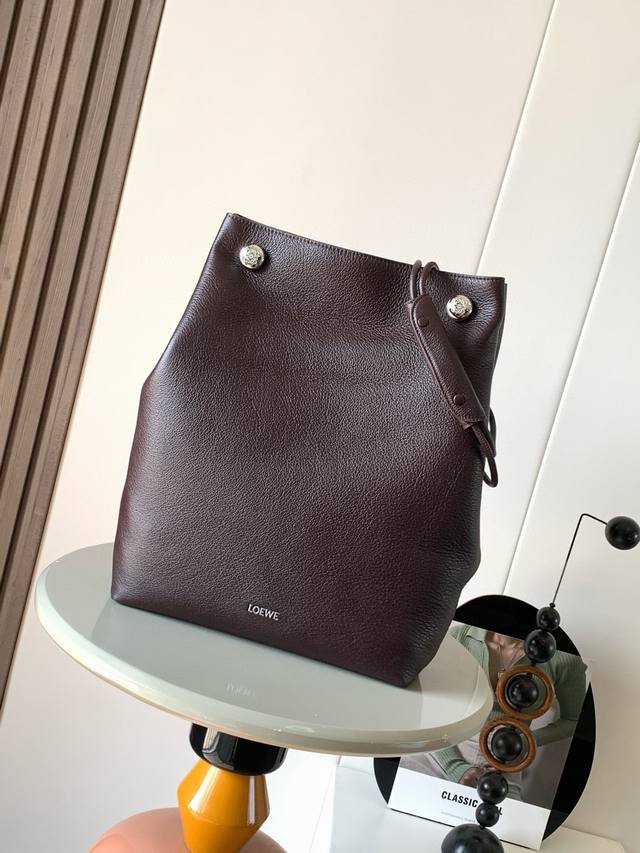 New soft grained cow leather Pebble Hobo handbag show model Pebble Hobo is a si