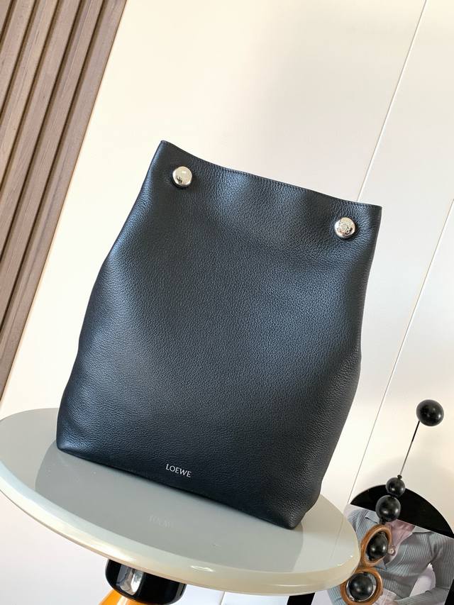 New soft grained cow leather Pebble Hobo handbag show model Pebble Hobo is a si