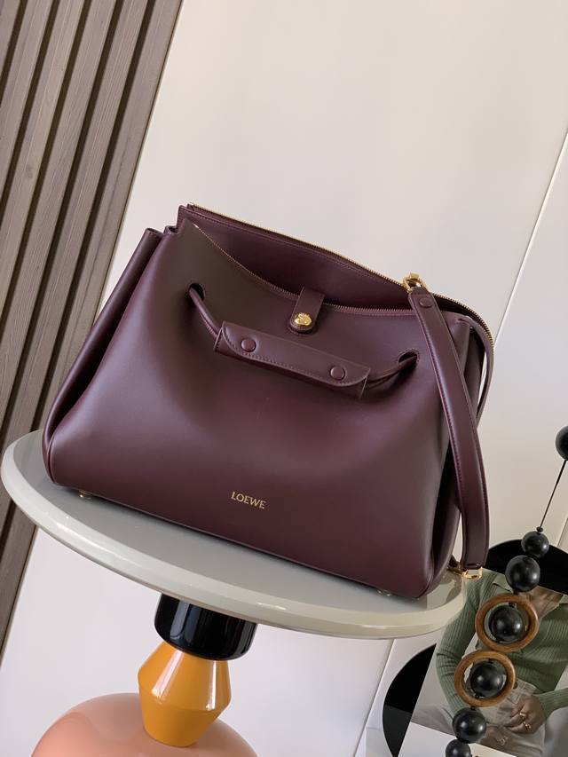 Large Soft Calfskin Madrid HandbagMadrid has a soft structured trapezoidal shape