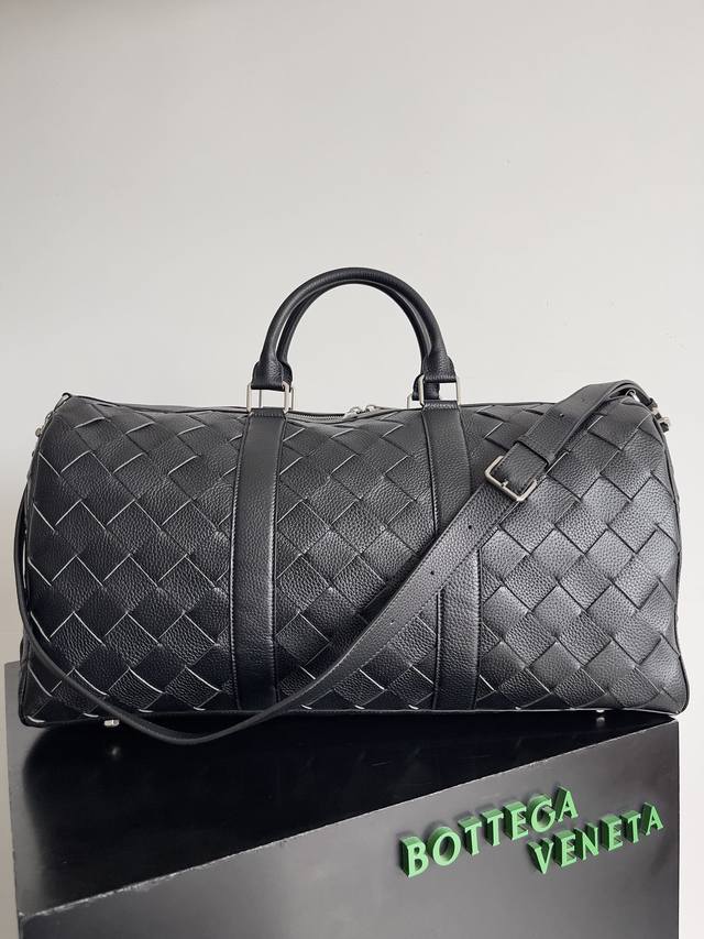 Model number: 795287 Bv-Travel bag This unisex travel bag is very pretty and ha