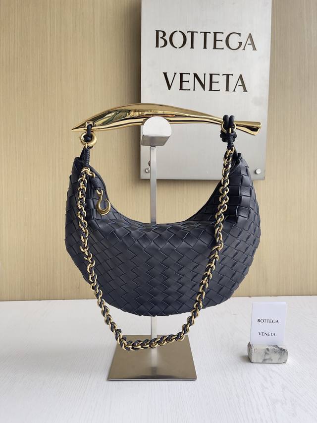 Model number: 776768 Bv "Sardine" Sardine bag is inspired by Constantin Brancus