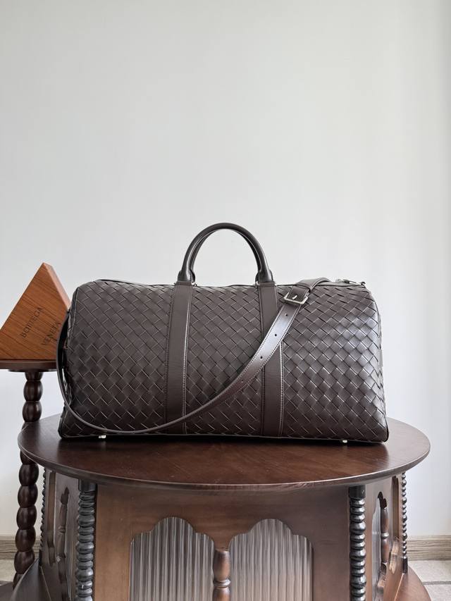 Style number: 650061 795287 Bottega Veneta woven travel bag is really a great t