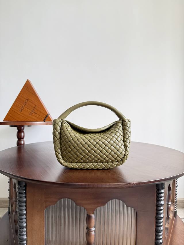 Style number: 805739 Bottega Veneta Cobble bag that Shu Qi wears is really high