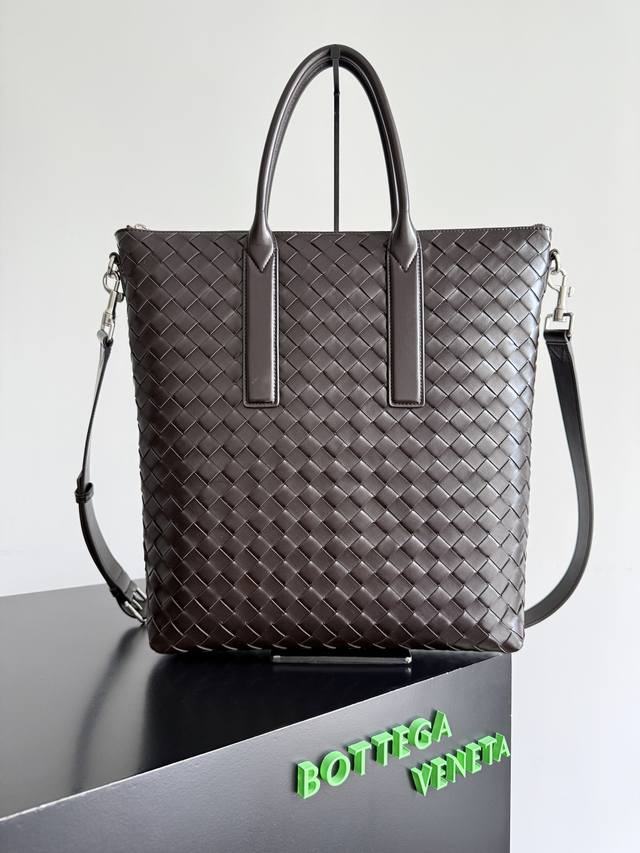 Style number: 815783 Bottega Veneta's 2025 new men's Intrecciato woven soft bri