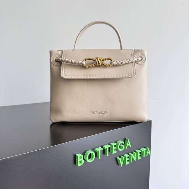Style number: 835835 Bottegaveneta's latest Ciao Ciao bag Silky leather two-way