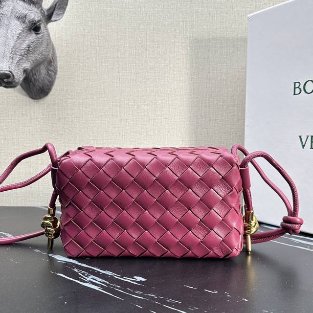Model: 60091, Loop woven small square bag metal knot Camera Bag Bv's existing st