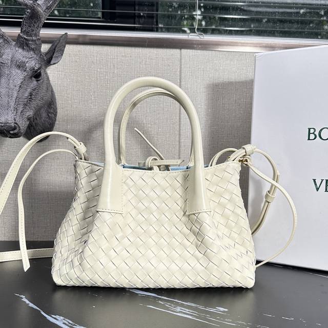 Model: 6044 Bv A very new double-sided Pinacoteca tote bag Share a new bag that