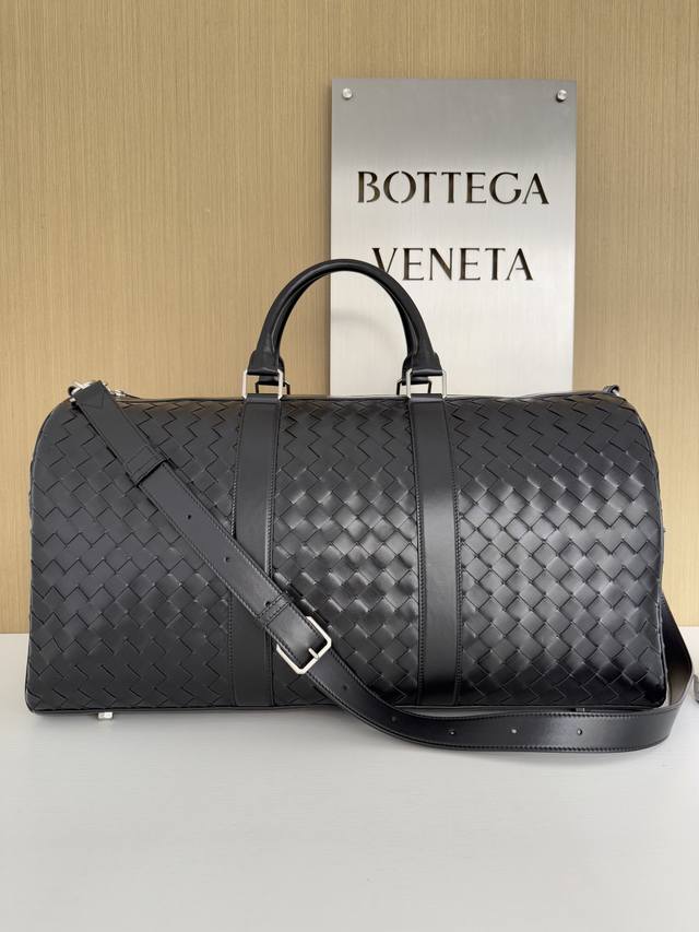 Style No.: 795287 Bottega Veneta woven travel bag is really a great travel comp