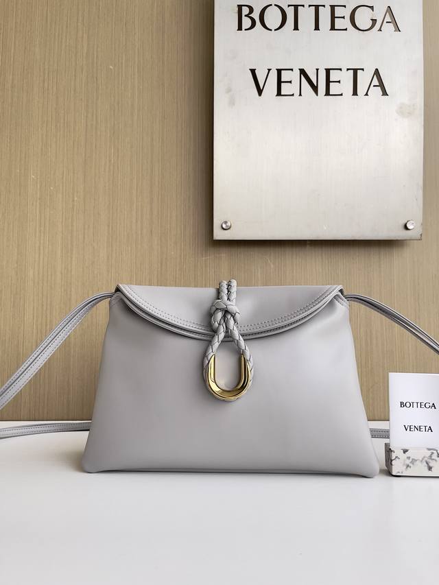 Style number: 806030 Small size Bottega Veneta new Winter Liberta, smooth calfs