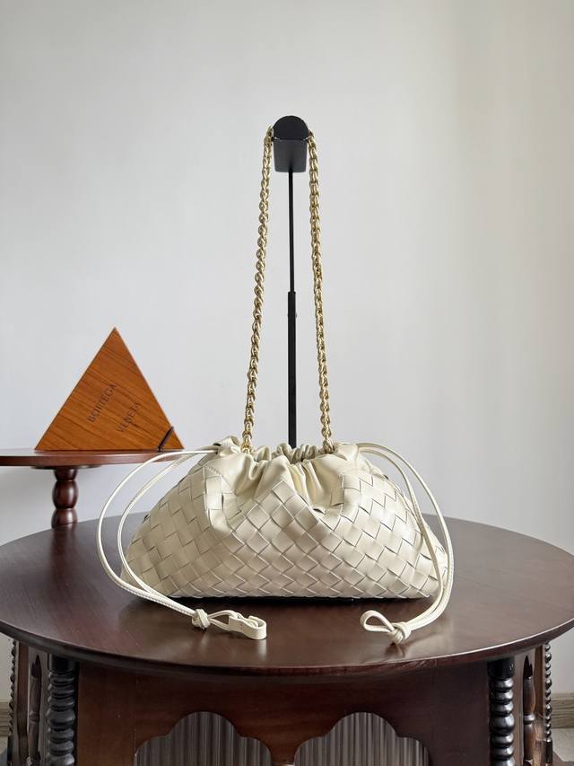 Style number: 839394 Bottega Veneta 2025 new women's Dustbag Notte clutch bag.