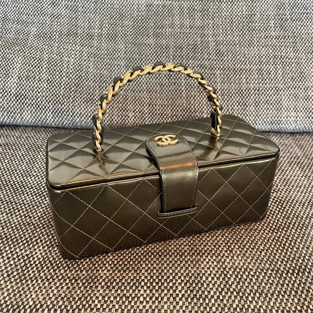 Chanel Vintage Pearlescent Handbag Size: 22X10X8.5Cm DDD