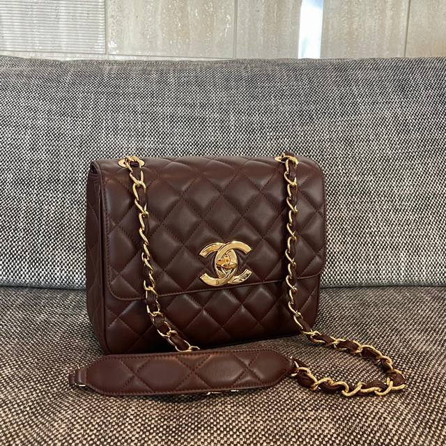 Chanel Vintage Large Gold Buckle Cf Size: 25X20X9Cm DDD