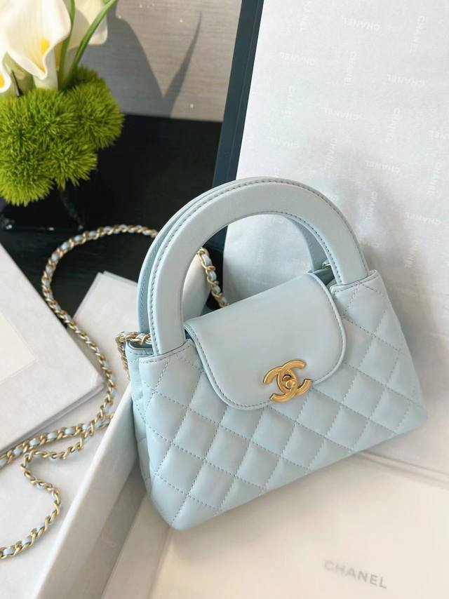 In stock! Chanel 24P clear lemon green Kelly chain bag Fashion is a cycle~ The