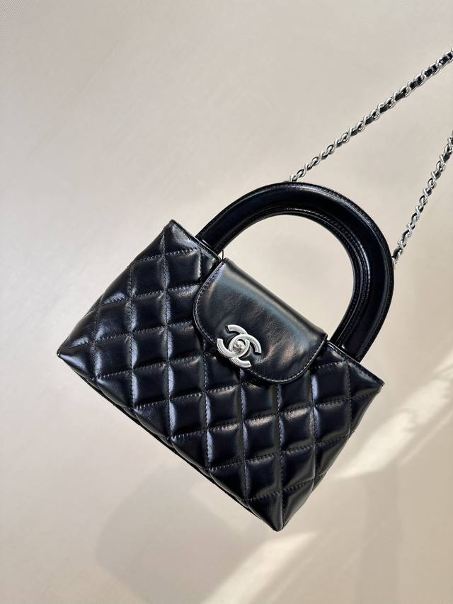 4416 The hottest 24P on the Internet. The spring limited edition Kelly handbag d