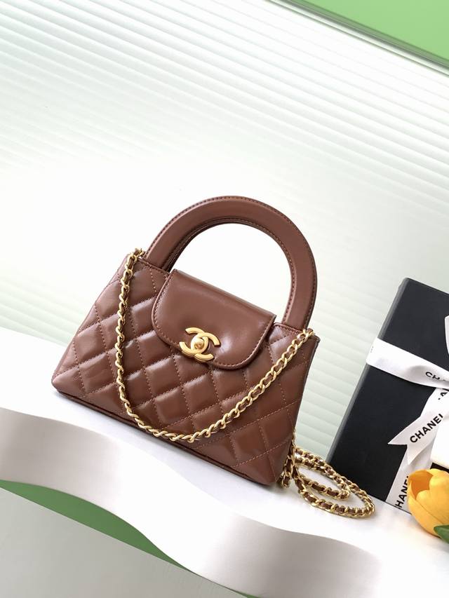 25C Kelly handle bag Fashion is a cycle. The popular vintage Kelly has been rede