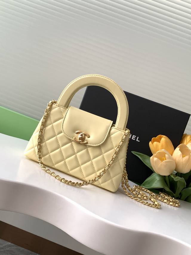 25C Kelly Handle Bag Fashion is a cycle. The popular vintage Kelly is redesigned