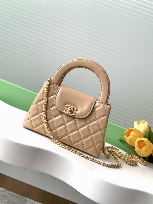 25C Kelly handle bag Fashion is a cycle. The popular vintage Kelly has been rede