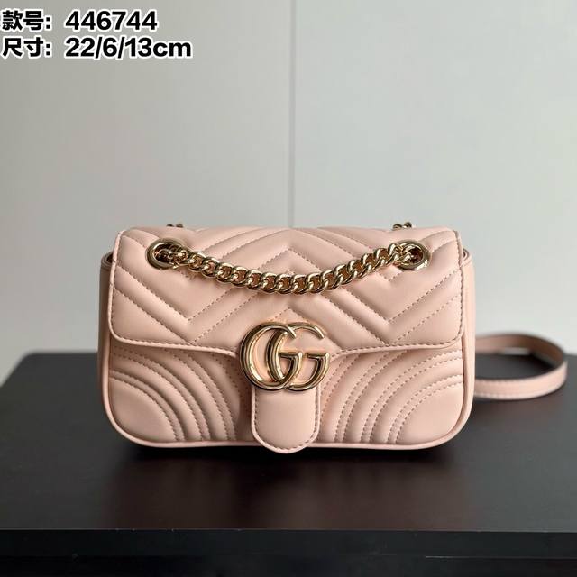 Real shot# Model number: 446744 Peach pink Size: 22-6-13cm Gg Marmont Small size