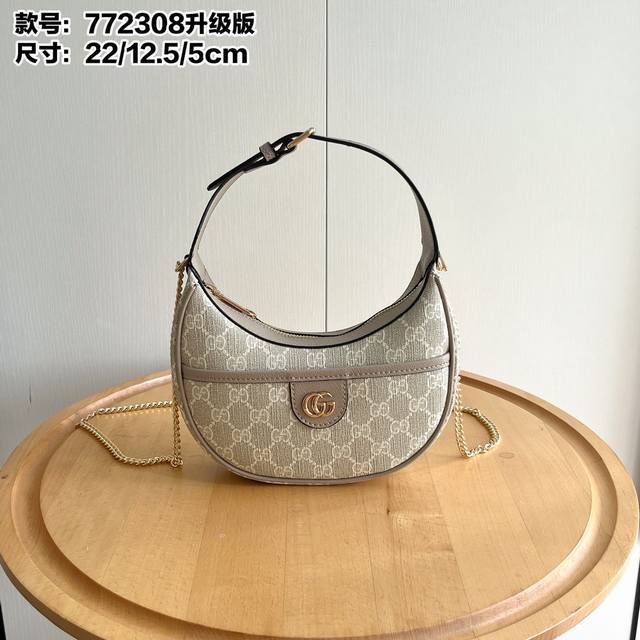 Real shot# Model number: 77 8 Size; 22X 12.5X 5Cm Gg half-moon mini handbag, Thi