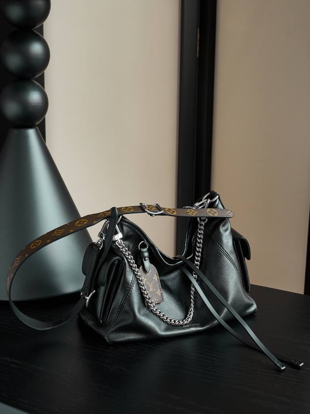 Carryall Cargo lambskin tote small size Model number: M24861 Give me the best of