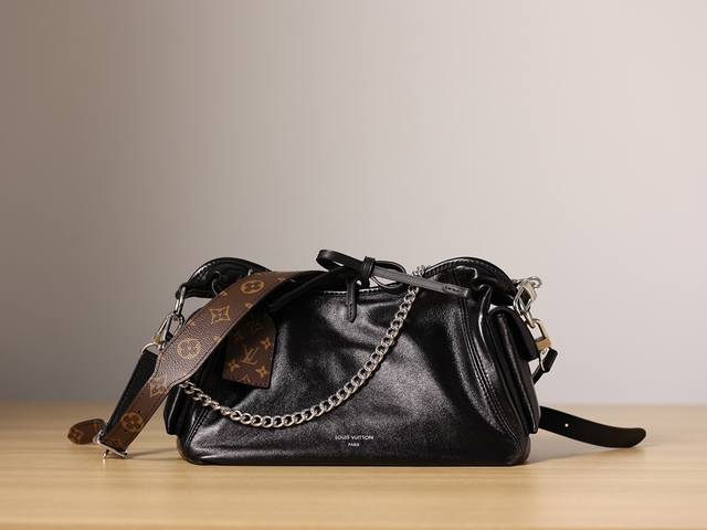 Genuine quality, we ensure that all materials, hardware, stitching, and oil edg