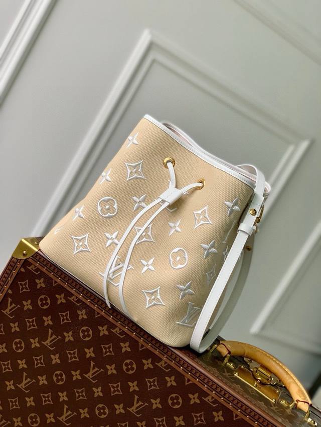 Top original M23080 White Louis Vuitton's popular bucket bag welcomes the arriv