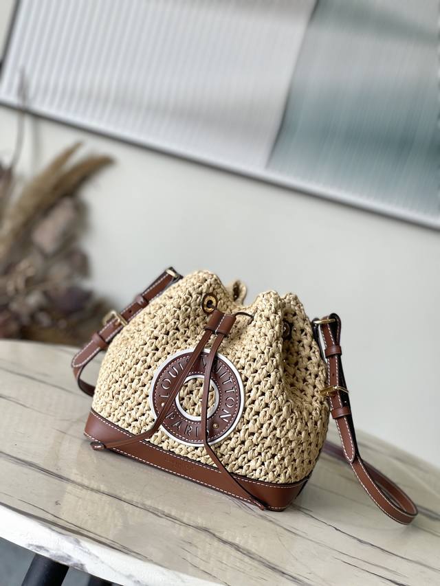 Top Original M24722 This Noebb bucket bag is made of raffia crocheted by Madaga