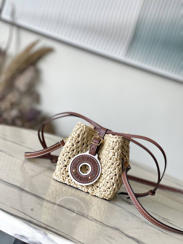 Top Original M83521 This Noepurse bag is made of crocheted raffia with leather