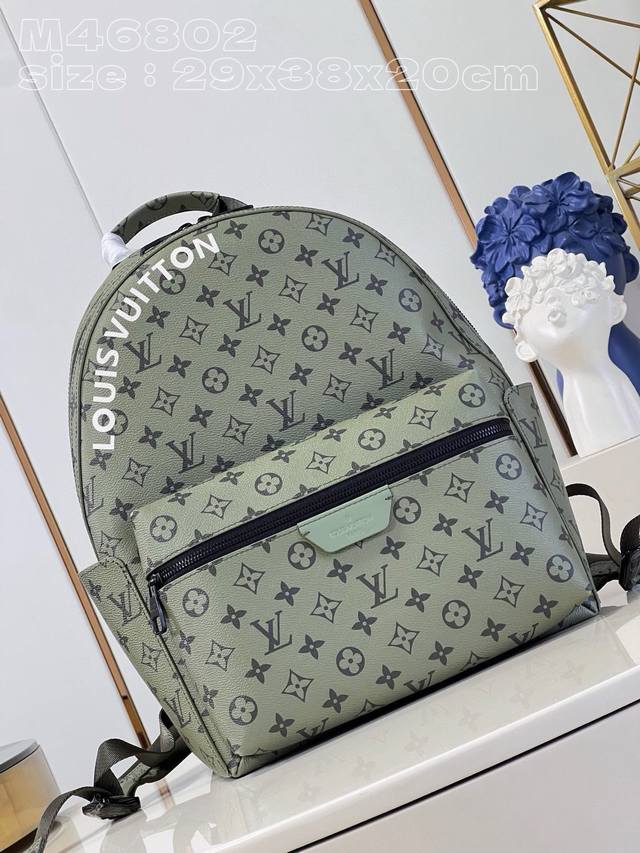 Top original home shot M46802 Green This Discovery small backpack is made of Mo