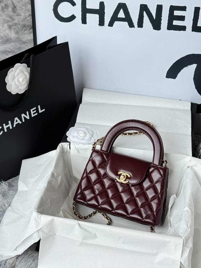 Kelly Handle Bag Fashion is a cycle. The popular vintage Kelly is redesigned by