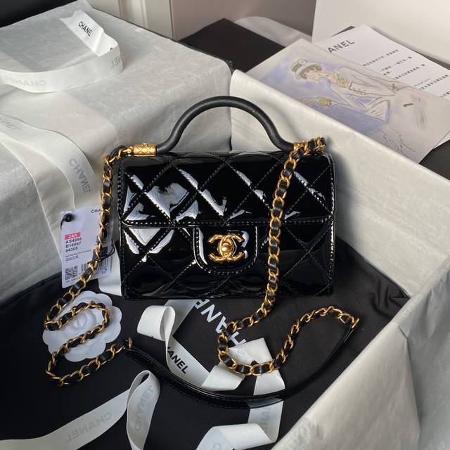 Chane124A Haute Couture Collection As4956 Bag design Patent leather and metal sh