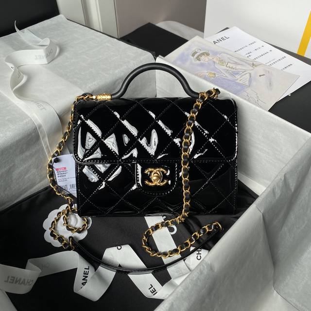 Chane124A Haute Couture Collection As4957 Bag design Patent leather and metal sh