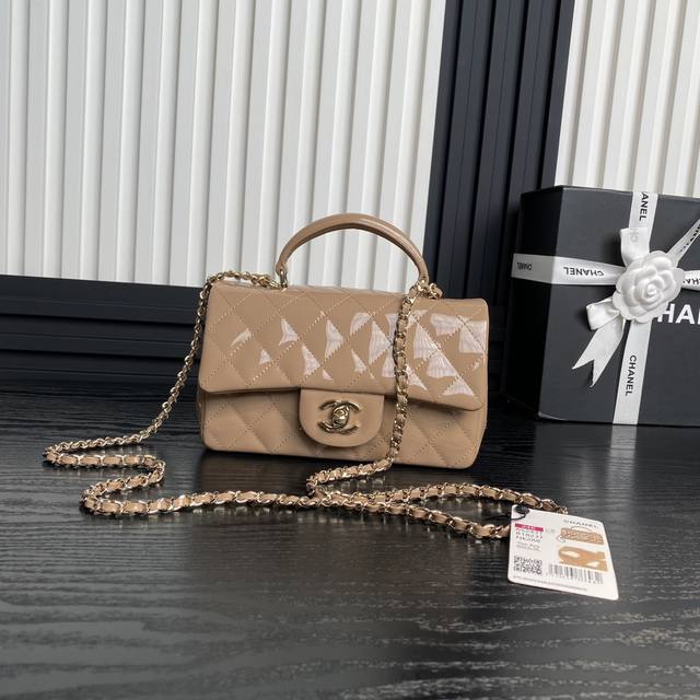 Chane124K Cf Mini Handle As2431 This is so high-end and cool. It is very fashion