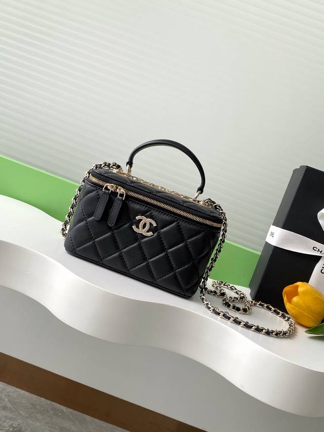 Diamond buckle sparkles with a sense of priceless value Chanel diamond buckle T