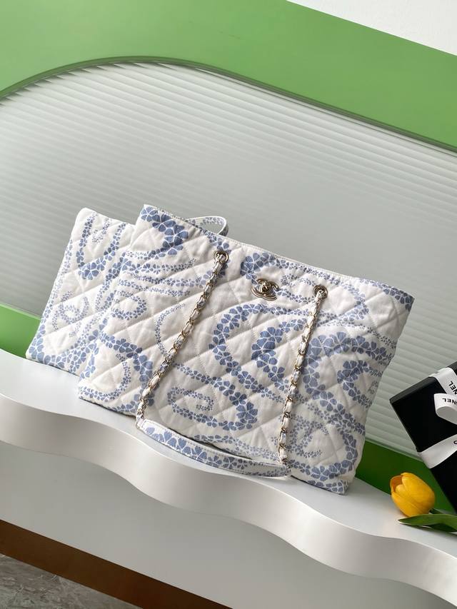 25M The color matching of beach bags this season is simply crazy! The gentle blu