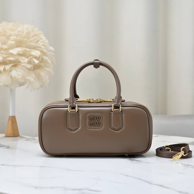 original tundra color new version: 5Bb148, Miu's new bowling bag, the official