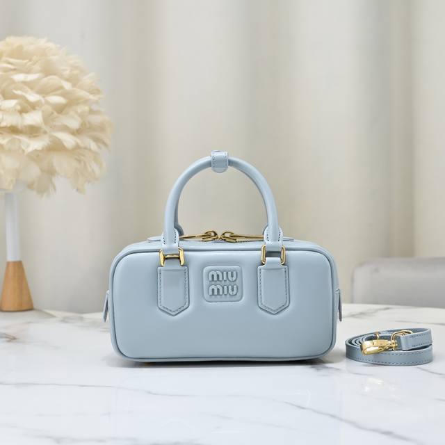 original lake blue 5Bb142, Miu's new bowling bag, the main promotion on the offi