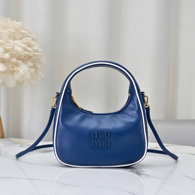 5Bc125: Miumi's new Miuwander handbag, with a new bold color design, made of top