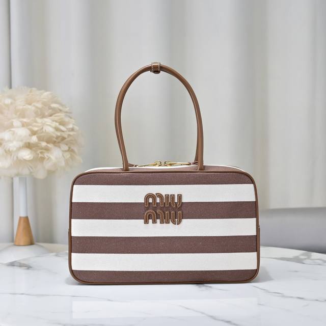 5Bb117 brown stripes, Miumiu's new canvas briefcase, a perfect fusion of fashion