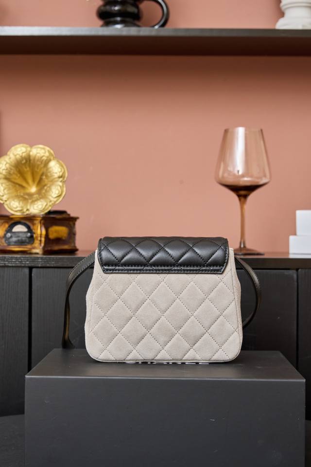 Iron Grey Ohanel25A High-end Handmade Flap Bag, Series Design A small retro lea