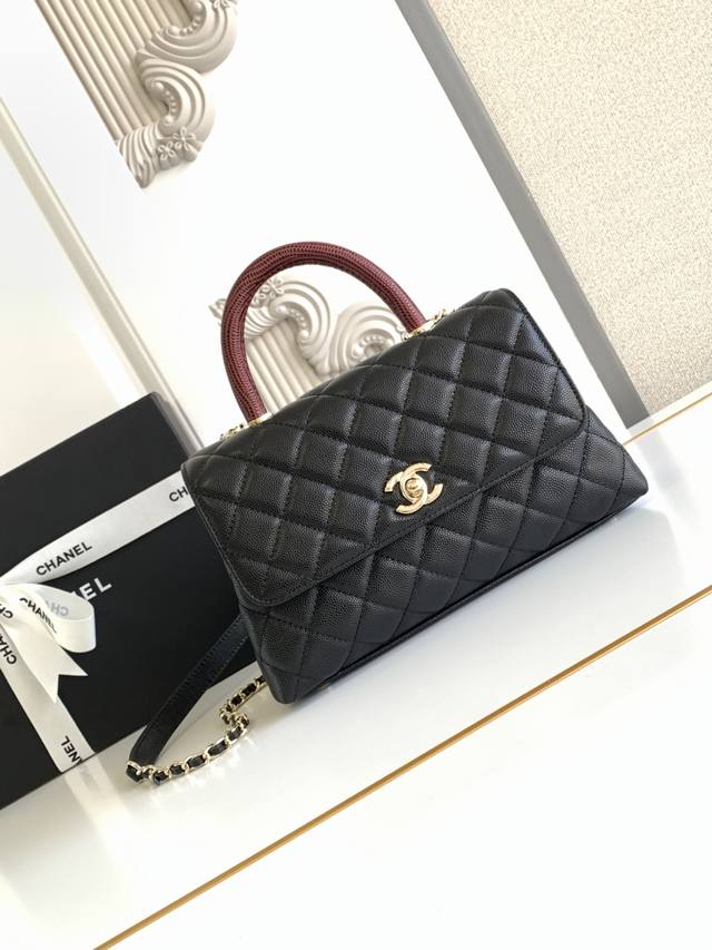92990 Leather lining with lambskin flap handbag Cocohandle classic style is almo