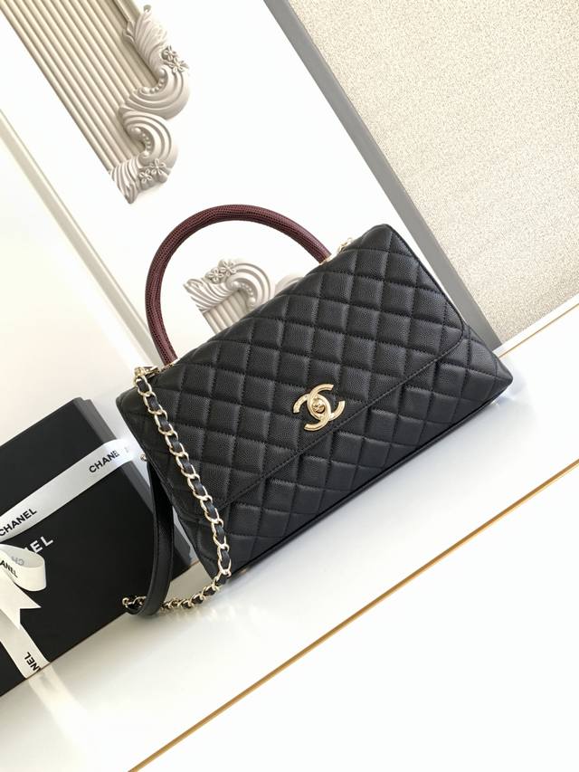92991 Leather lining with lambskin flap handbag Cocohandle classic style is almo