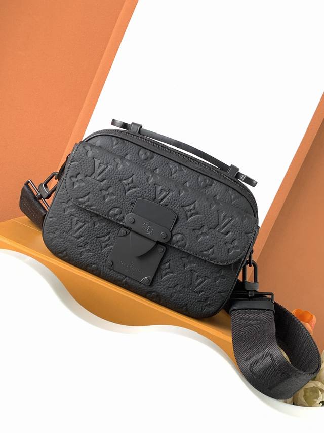 Black steel gray does not fade hardware variable code chip S Lock messenger bag